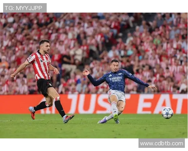 卡拉巴赫与希腊竞技的激烈对决揭示了足球战术的魅力与团队精神 卡拉巴赫与希腊竞技的激烈对决揭示了足球战术的魅力与团队精神