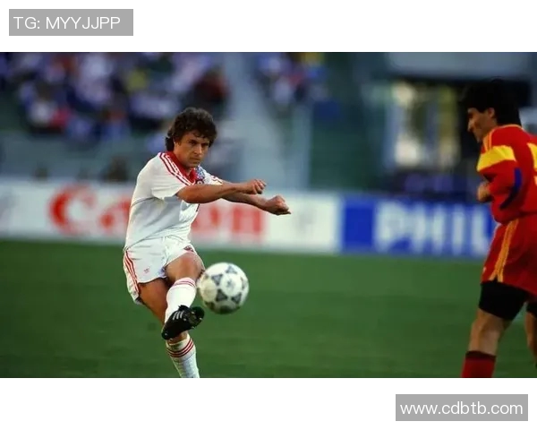 库尔图瓦：从守门员到传奇的蜕变与足球生涯的辉煌历程