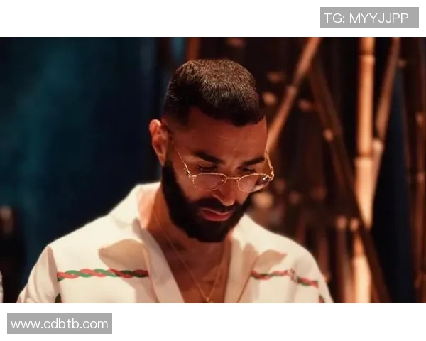 本泽马的传奇之路：从青涩少年到世界足球巨星的蜕变与成就