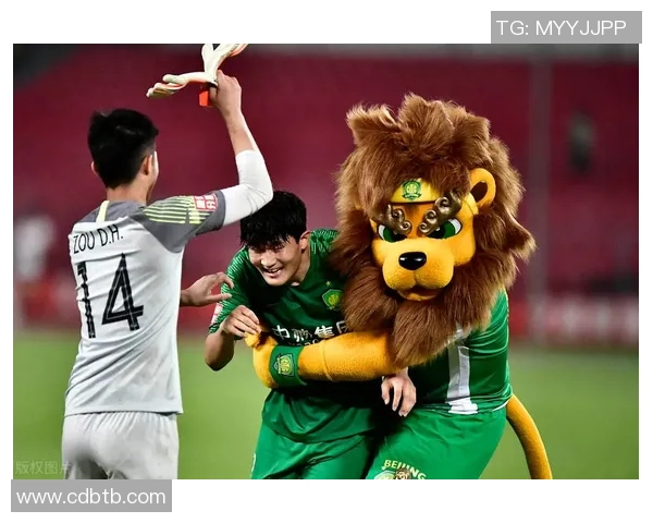 申花与华夏幸福激战正酣比分悬念引发球迷热议