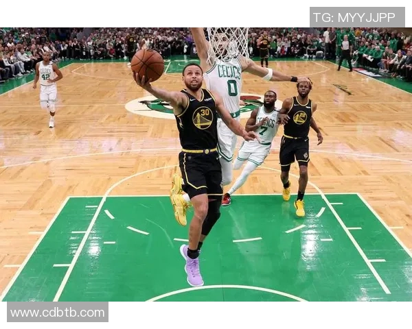 勇士与骑士在NBA夏季联赛中激战正酣新星表现引人瞩目