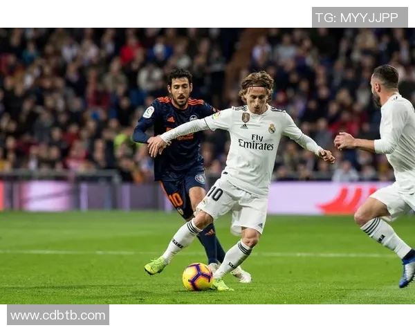 皇马与巴伦西亚激战正酣直播盛况回顾与精彩瞬间分析